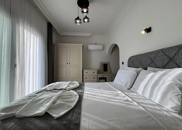 White Deluxe Oeluedeniz *