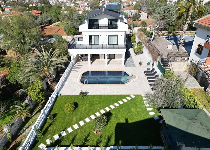 White Deluxe Oeluedeniz *