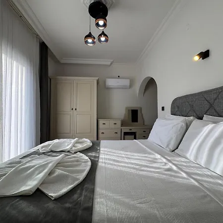 White Deluxe Oeluedeniz *