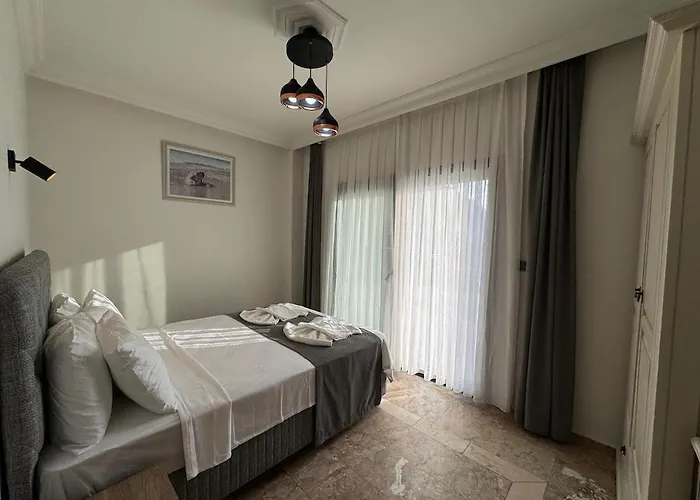 White Deluxe Oeluedeniz *