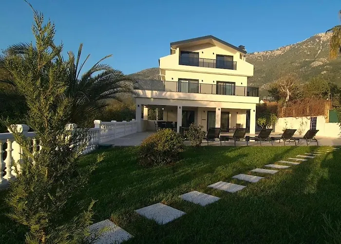 White Deluxe Oeluedeniz Fethiye