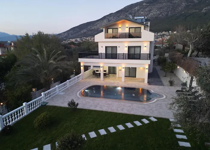 White Deluxe Oeluedeniz Villa