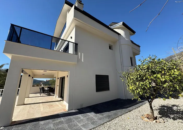 White Deluxe Oeluedeniz